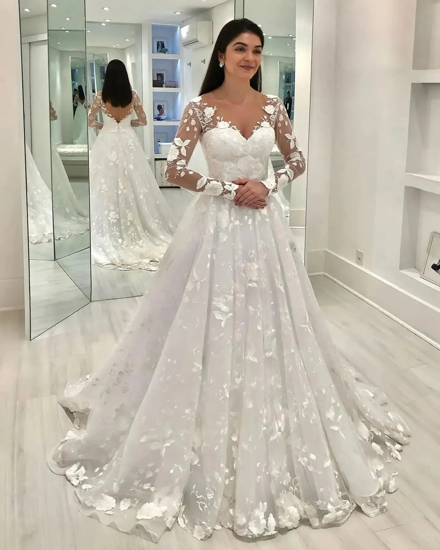 Classic A Line lace wedding dress sexy V-neck long sleeve wedding dress halter front hall sweep train designer bridal dress