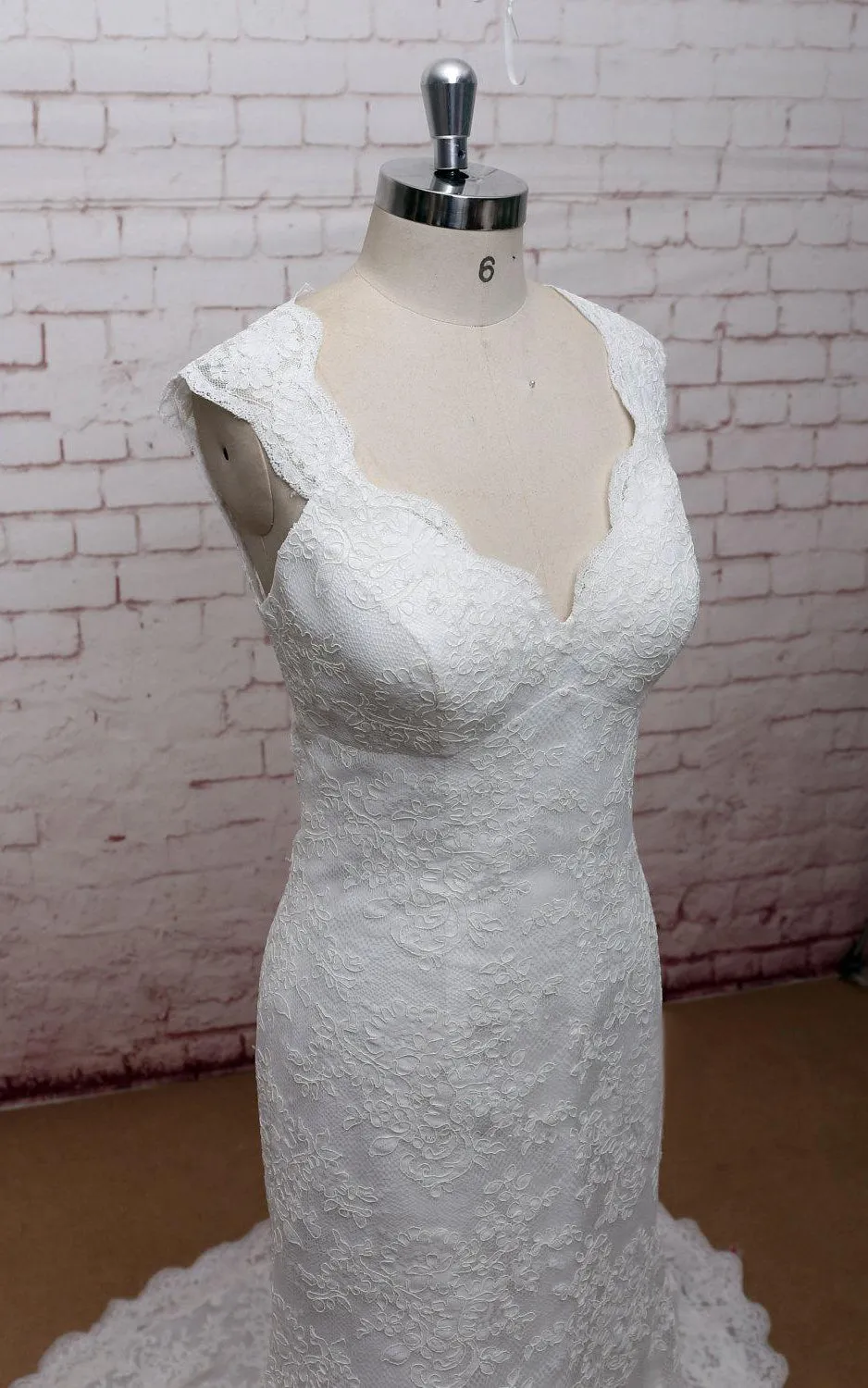 Classic V-Neck Lace Wedding Dress With Empire Waist and Open Back-ET_711085