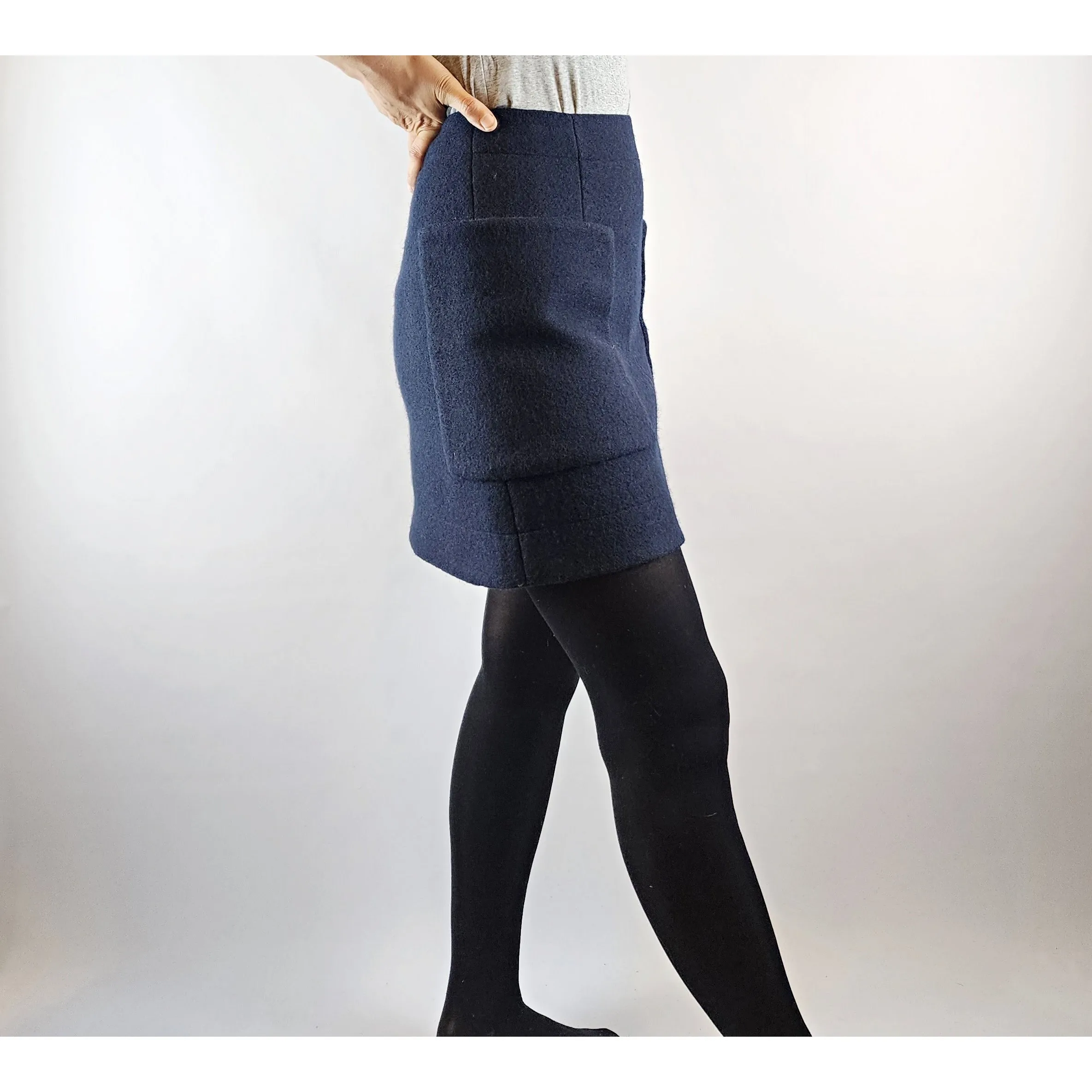 Cos dark navy 100% wool skirt with front pockets size 34 (best fits size 8)