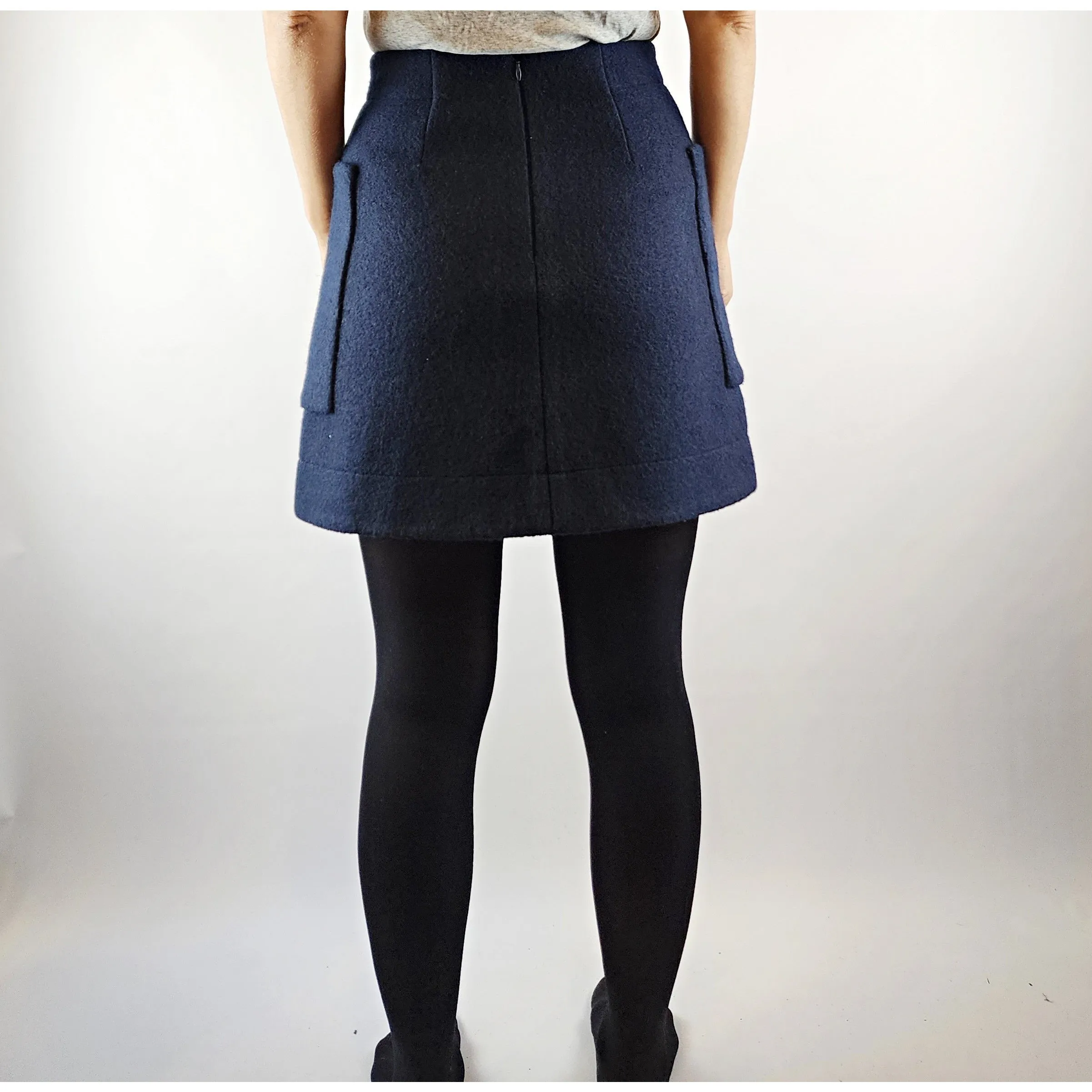 Cos dark navy 100% wool skirt with front pockets size 34 (best fits size 8)