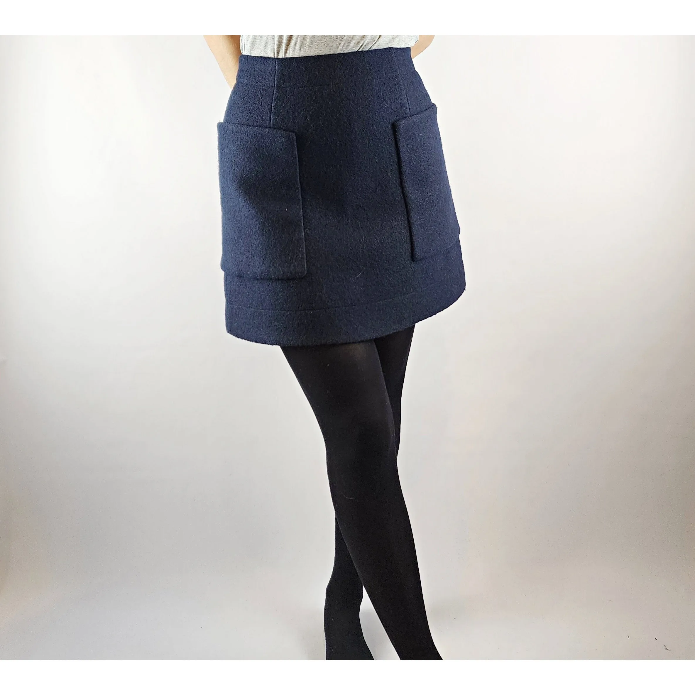 Cos dark navy 100% wool skirt with front pockets size 34 (best fits size 8)