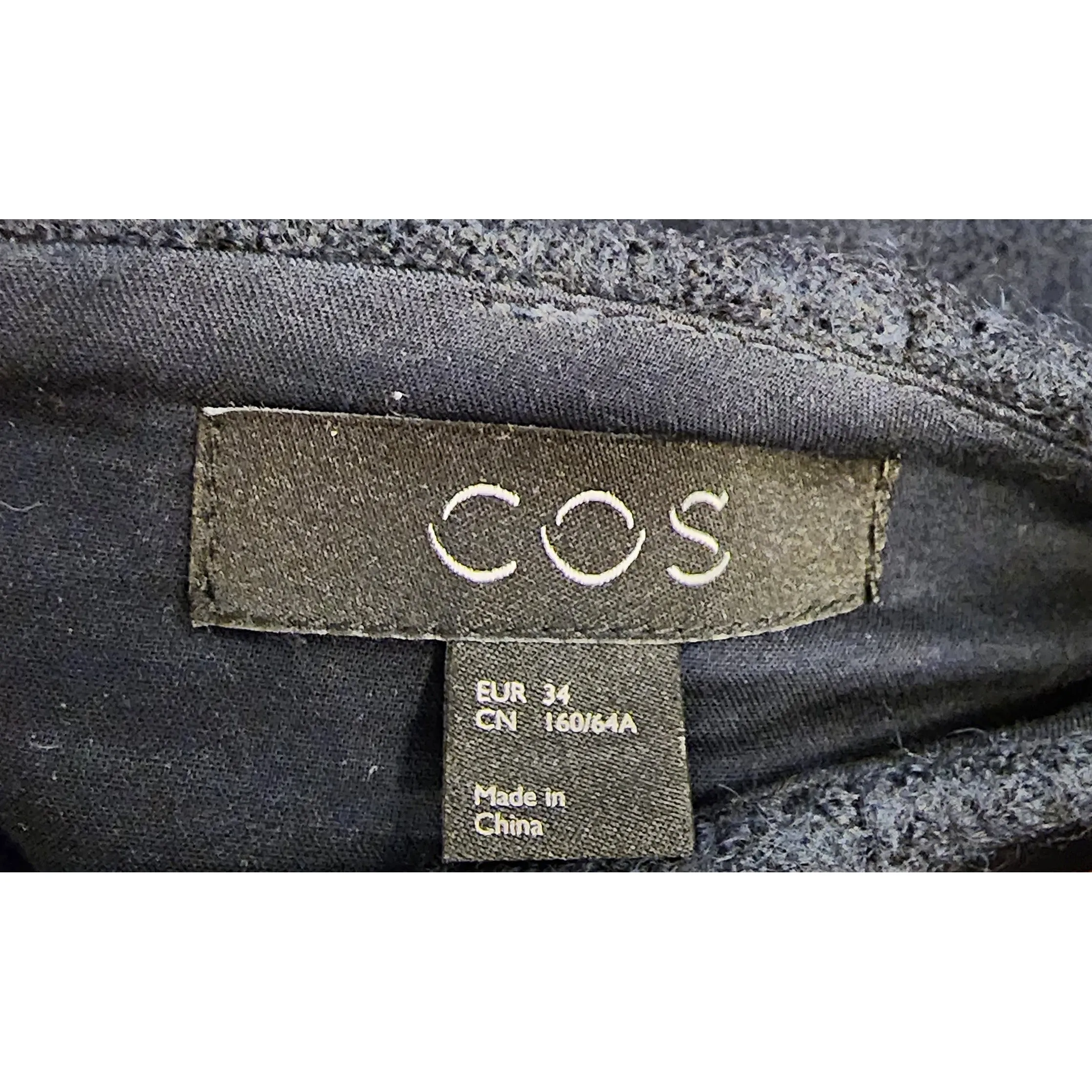 Cos dark navy 100% wool skirt with front pockets size 34 (best fits size 8)