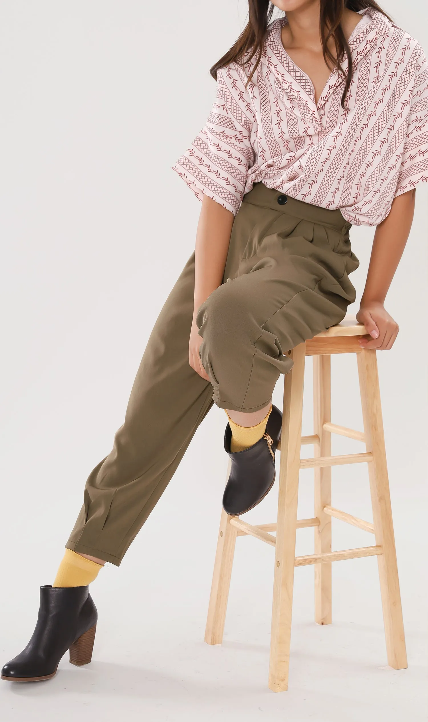 EZRA High-Waisted Pleated Tailored Trousers (Olive Brown)