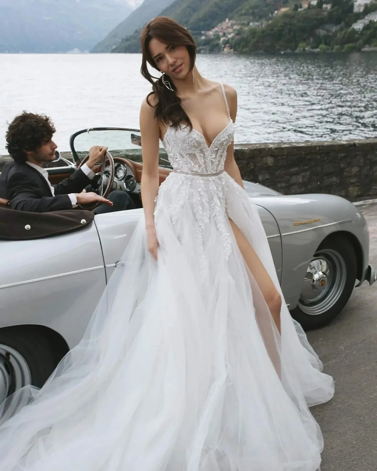 Fashion Wedding Dresses Sexy Side Split beach Bridal Gowns Spaghetti Straps Neckline A Line Tulle Sweep Train Vestido De Novia