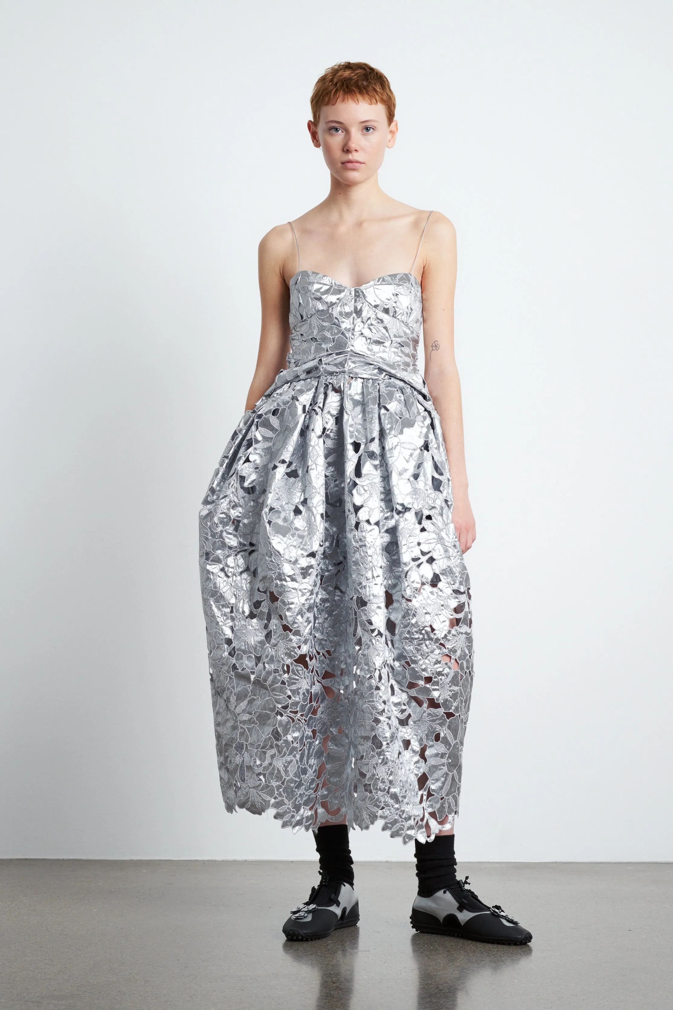 JEORGE | DRESS PLUME JACQUARD EMB CAMPANITA COSMOS