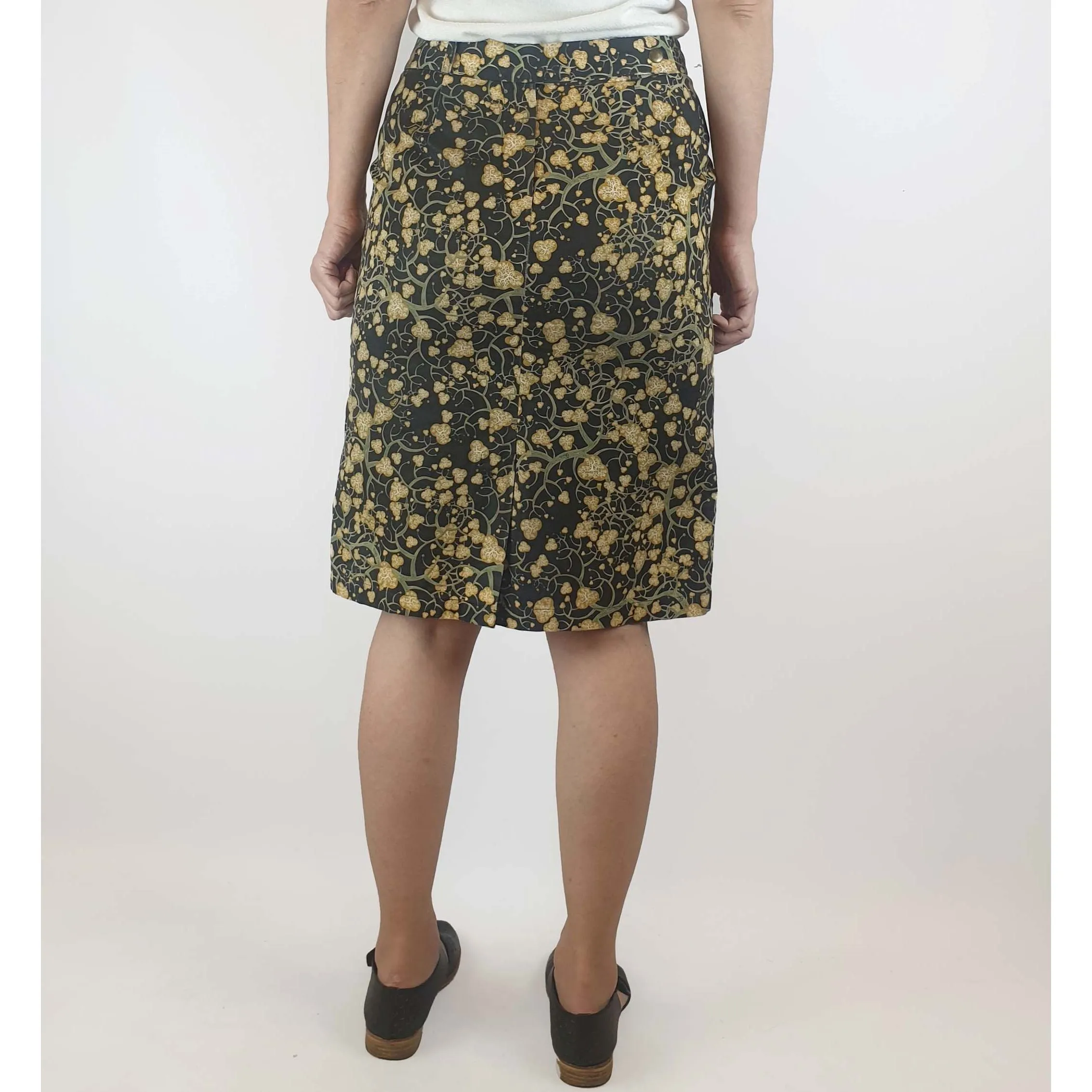 Obus preloved navy pencil skirt with unique and pretty print size 1 (best fits size 6-8)