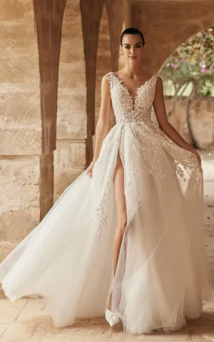Sexy Floral Beach A-Line Boho Lace Ball Gown Wedding Dress Romantic Princess Garden Plunging Button Back Gown with Split Front