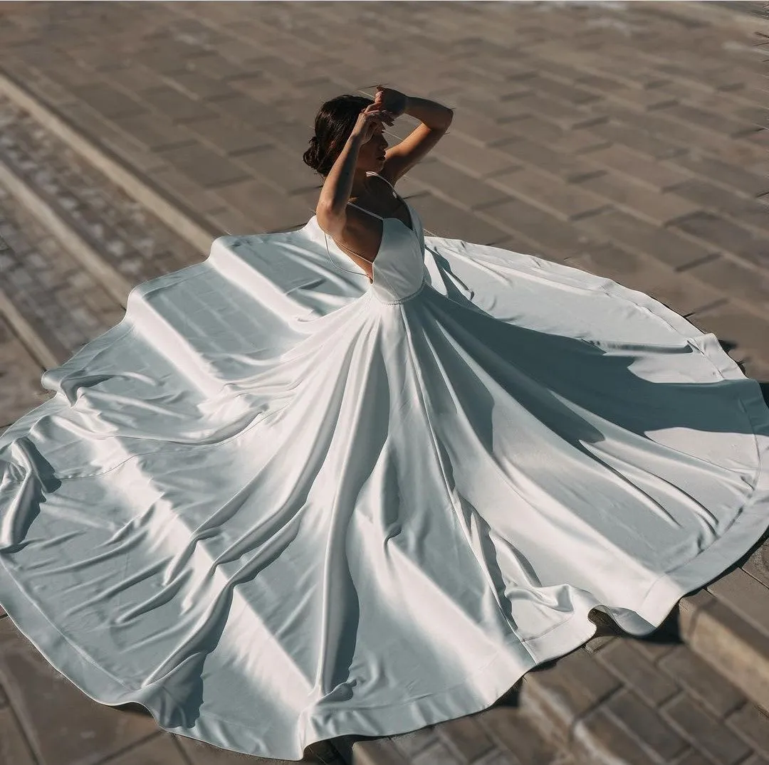 Simple White Satin Wedding Gowns with Long Train