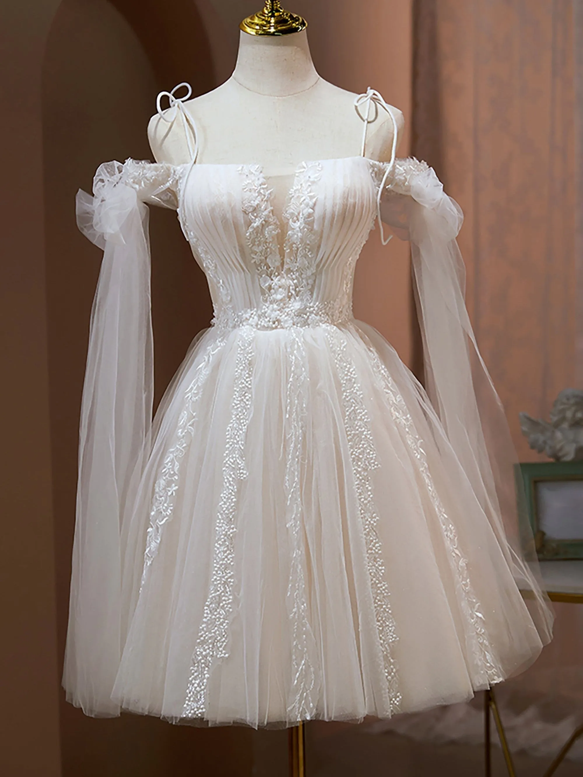 Spaghetti Straps A Line Appliques Tulle Short Homecoming Dresses