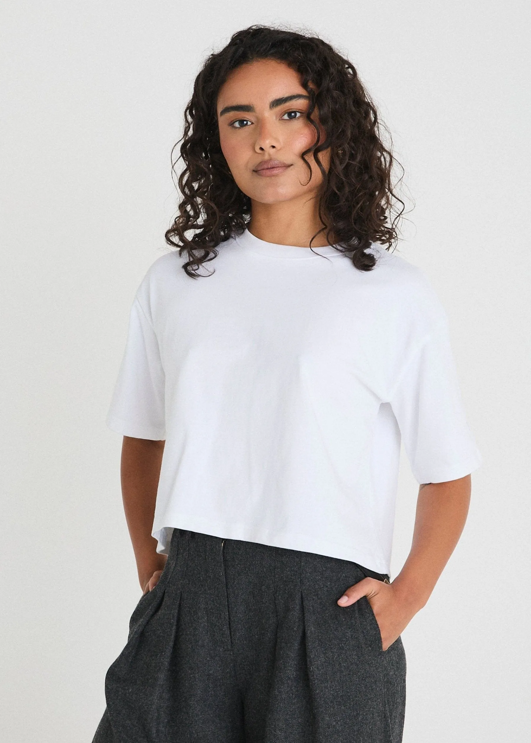 THE CROPPED BOXY TEE - WHITE