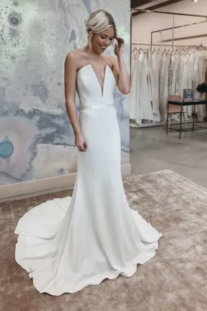 V-cut Strapless Sheath Bridal Gown with Lace Bodice